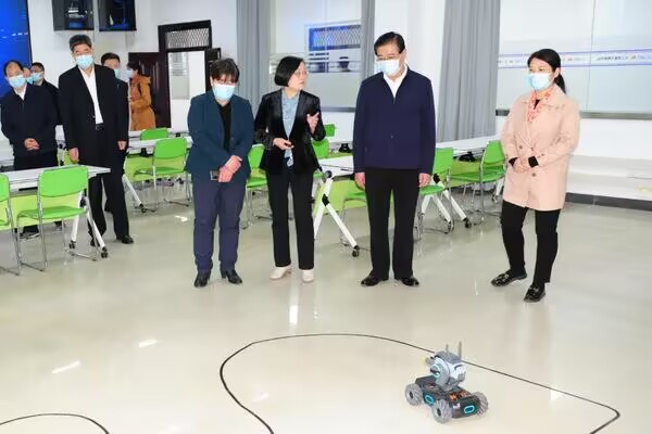 原省政府副省长柯俊来公司参观调...